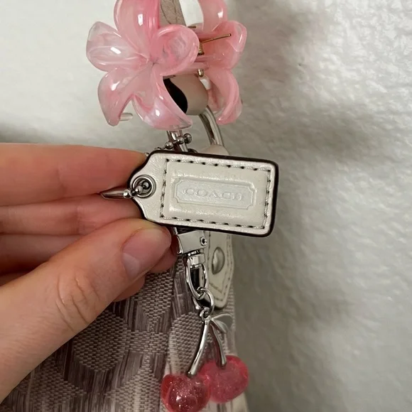 Coach Beige and Pink Shoulder Bag with Chain Detail - Picture 11 of 16